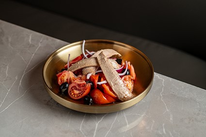 Ensalada con tomate y atun Yakimanzi